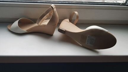 Босоножки женские на танкетке 39. Новые