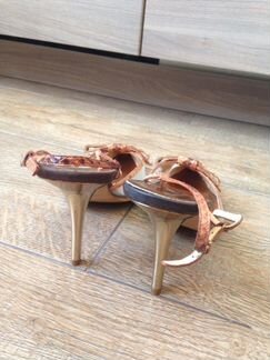 Босоножки золотые Twice