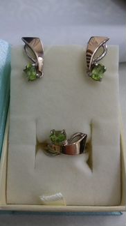 Набор серьги,кольцо серебро в позолоте с хризолито