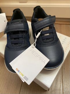 Новые кроссовки Geox 24