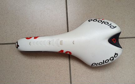 Седло nago EVO TRI 40 (белое)