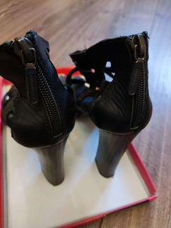 Босоножки кожаные