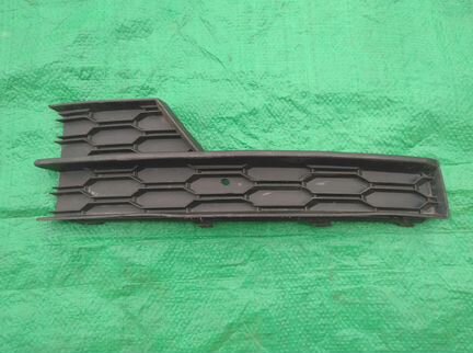 Решетка птф левая 5E0807681F Шкода Октавия А7