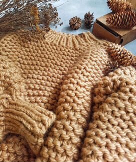 Джемпер объемный, ручная работа