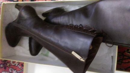 Продаются женские сапоги