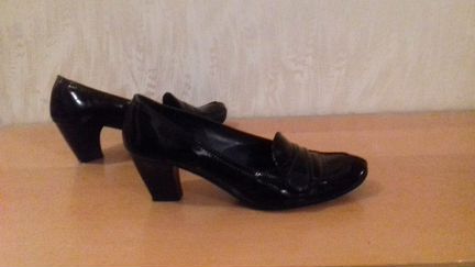 Туфли черные лаковые р 40