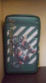 Пенал школьный отдадим за шоколадку