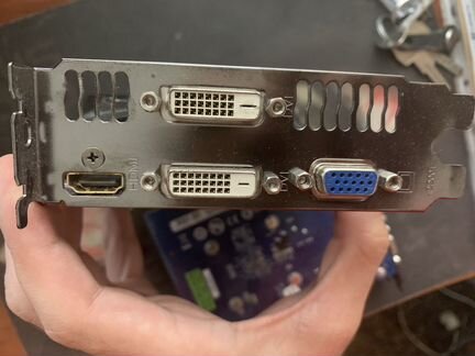 1 видеокарта Gigabyte для 2 мониторов