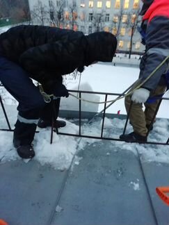 Чистка снег с крыш