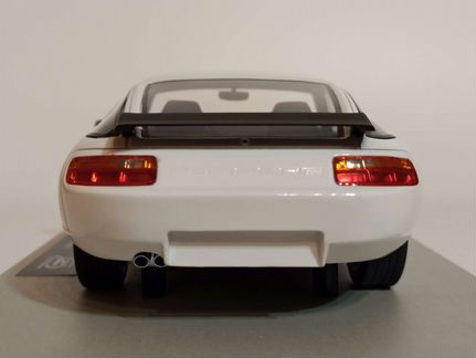 Porsche 928 Club Sport 1988 1:18 Ls Collectibles