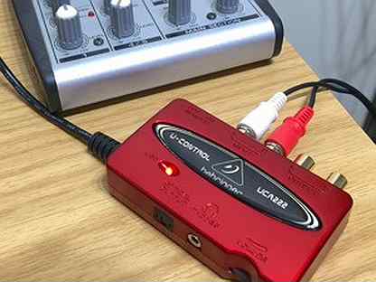 U control. Behringer u-Control uca222. Uca200 Behringer. Behringer uca222 внутри. Звуковая карта Беренджер uca222.
