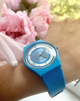 Продам часы Swatch (синий цвет, тонкие)