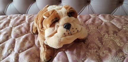 Собака английский бульдог игрушка