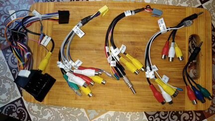 Провода для магнитолы isudar для Рено logan2