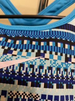Спортивный топ Nike