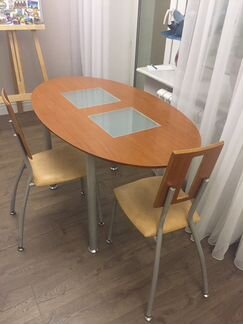 Стол со стульями