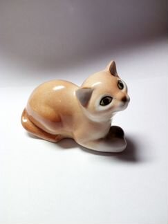 Фарфоровая статуэтка котенок