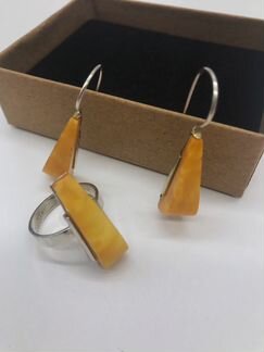 Комплект из янтаря в серебре