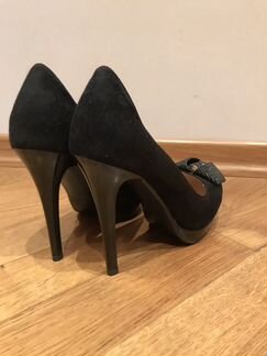 Новые замшевые туфли на каблуке
