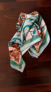 Платок шелковый новый