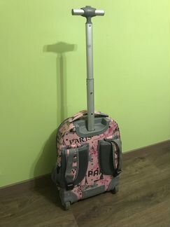Рюкзак на колесах для начальной школы