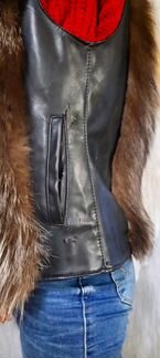 Меховой жилет с вставками