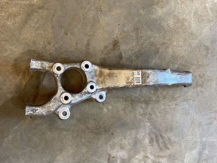 Kулак поворoтный передний правый Lеxus is 250 Лекc