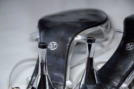 Босоножки женские на каблуке