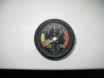 Манометр для измерения давления воздуха в шинах