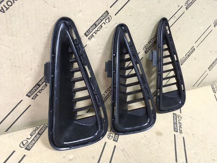 Заглушка в бампер правая Toyota Camry 55 50 с14г