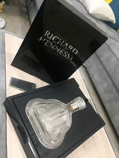 Пустая упаковка с бутылкой Hennessy Richard