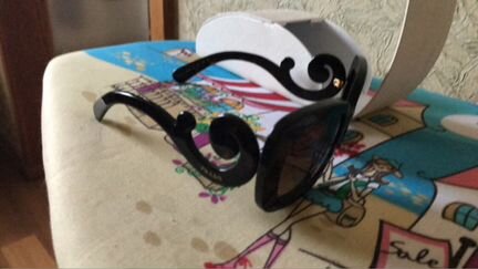 Солнцезащитные очки Prada