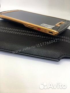 Vertu Signature Touch Clous de Paris Gold Верту