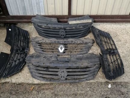 Решетка радиатора Renault Logan sandero