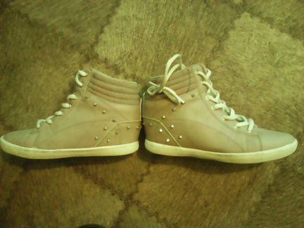 Кроссовки женские