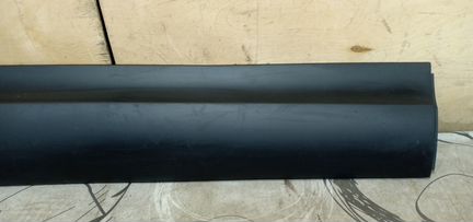 Молдинг передний правый Land Rover Discovery 5